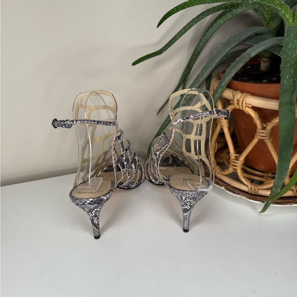 Vince Camuto Snakeskin Gladiator Strappy Heels Sandals 2.5” Kitten Heel Sz 7.5M - Picture 3 of 11